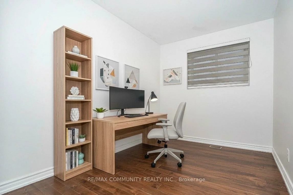 15, Strathavon, Mount Olive-Silverstone-Jamestown, Toronto