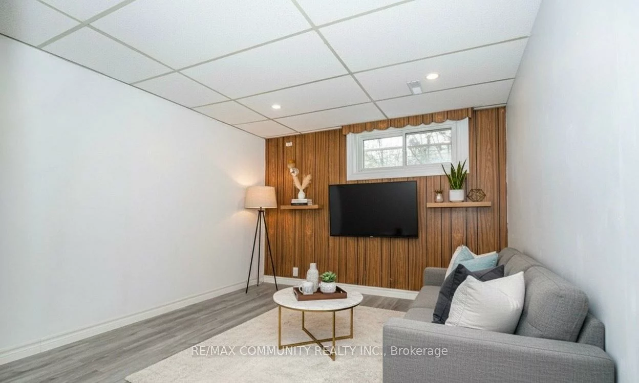 15, Strathavon, Mount Olive-Silverstone-Jamestown, Toronto