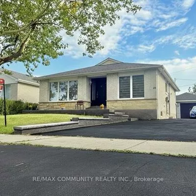 15, Strathavon, Mount Olive-Silverstone-Jamestown, Toronto