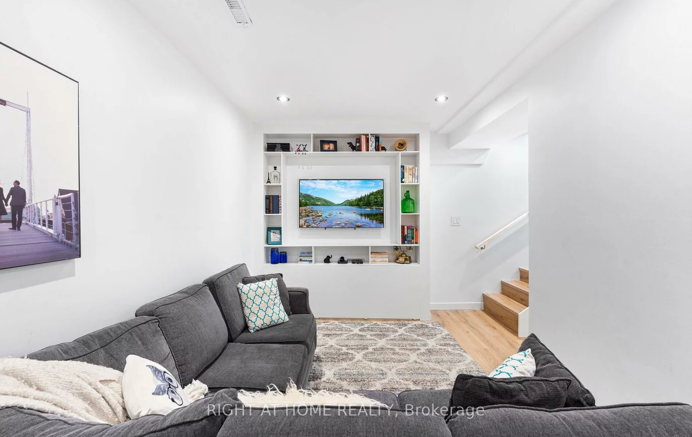 111, Fourth, New Toronto, Toronto