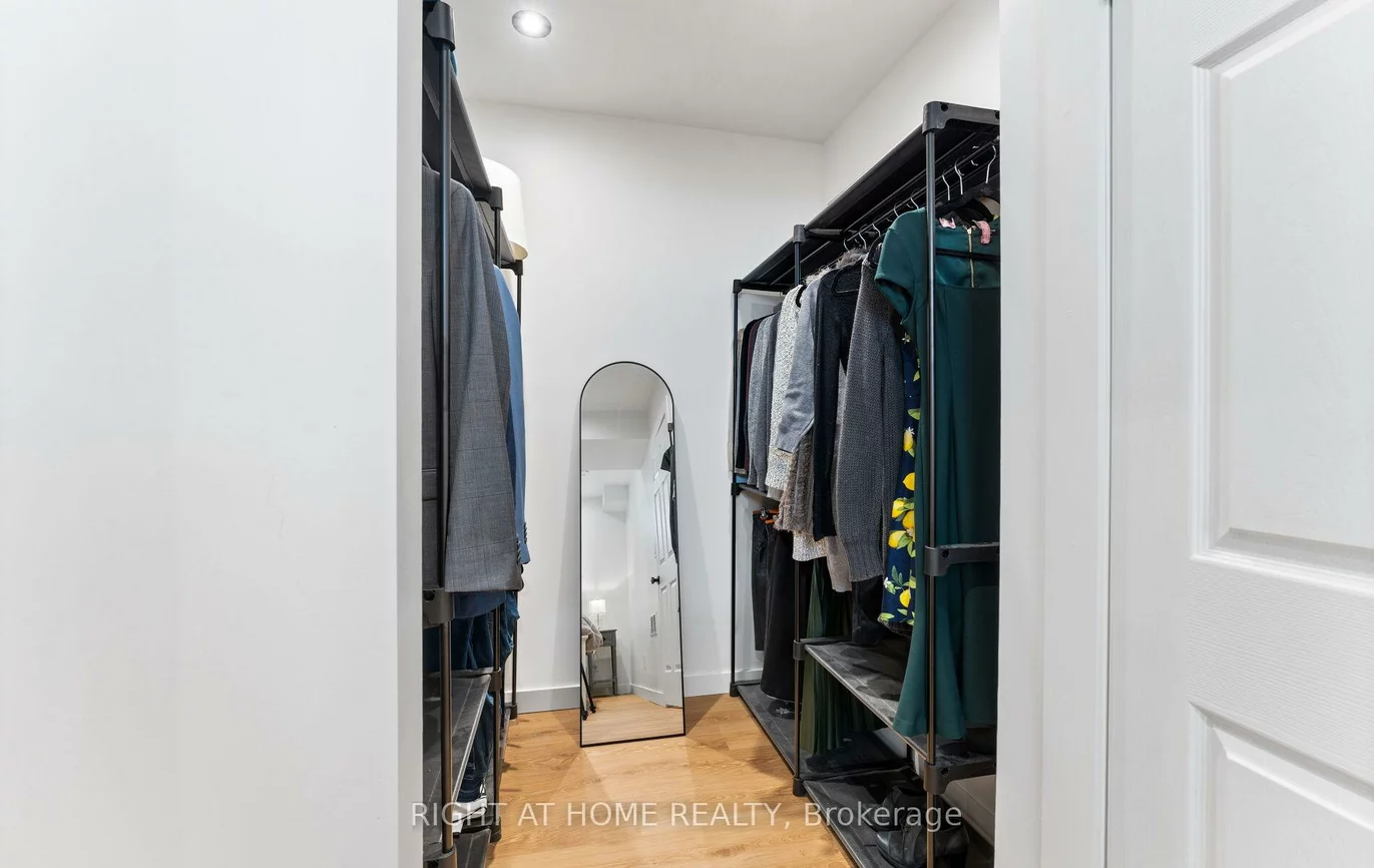 111, Fourth, New Toronto, Toronto