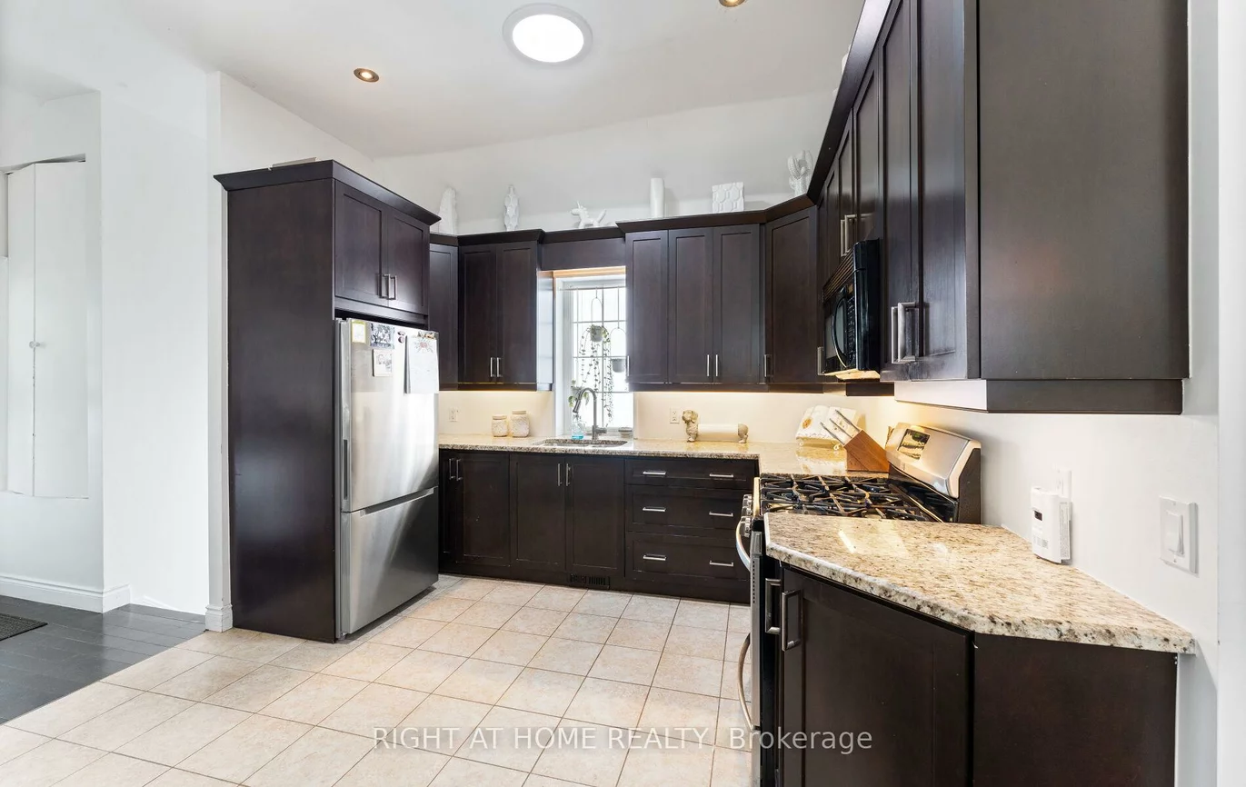 111, Fourth, New Toronto, Toronto