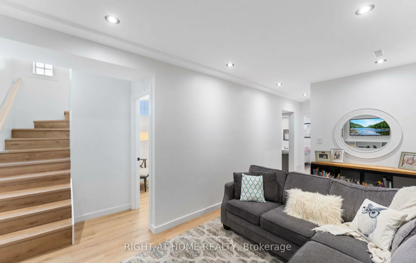111, Fourth, New Toronto, Toronto