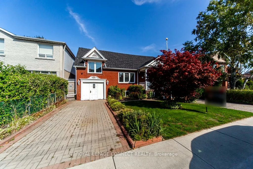 30, East, Rockcliffe-Smythe, Toronto