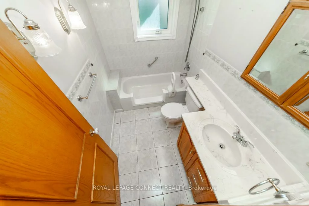 30, East, Rockcliffe-Smythe, Toronto