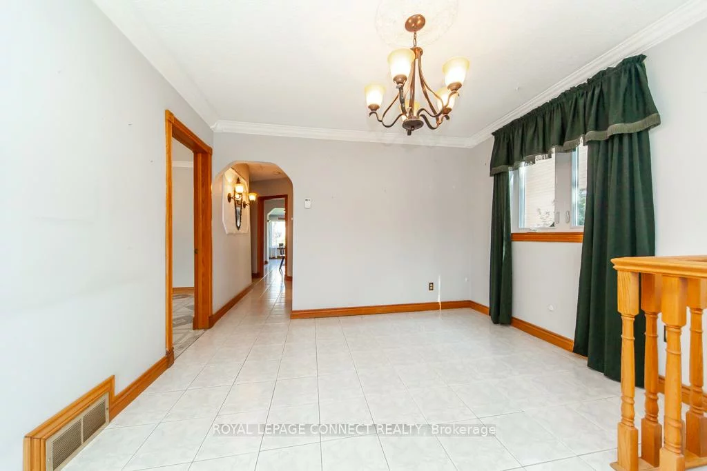 30, East, Rockcliffe-Smythe, Toronto