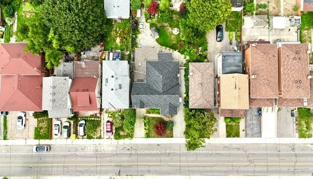 30, East, Rockcliffe-Smythe, Toronto