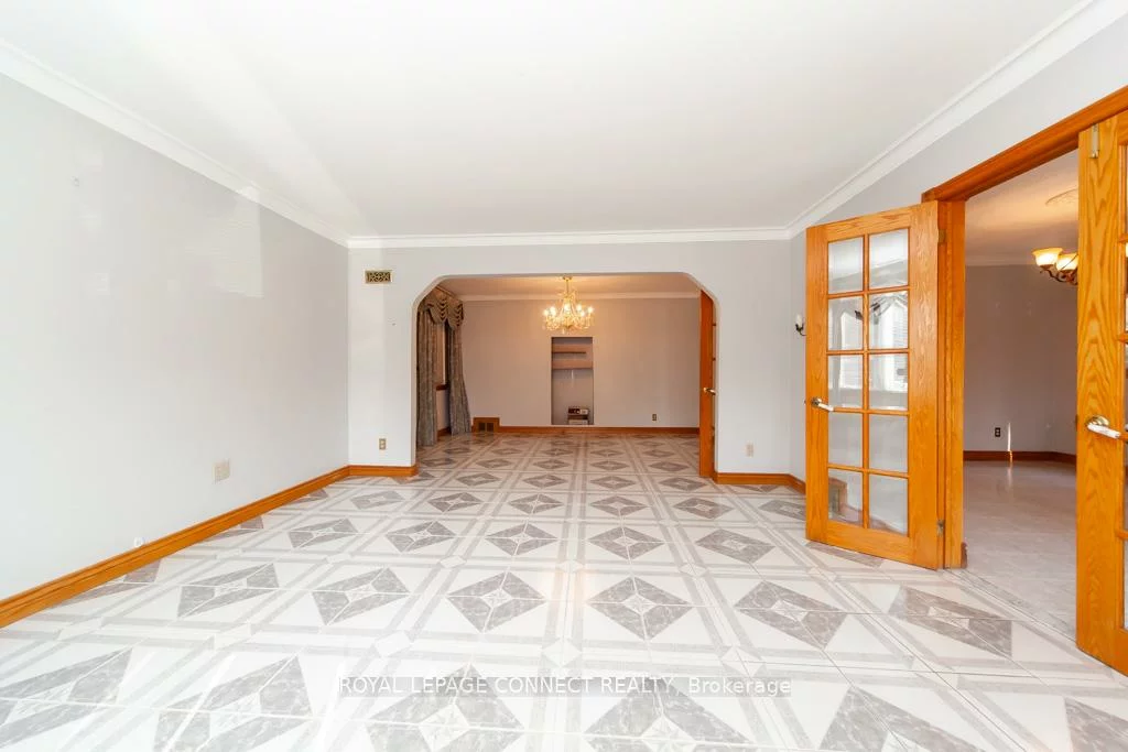 30, East, Rockcliffe-Smythe, Toronto