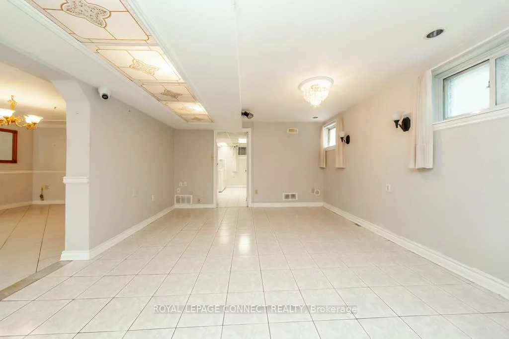 30, East, Rockcliffe-Smythe, Toronto
