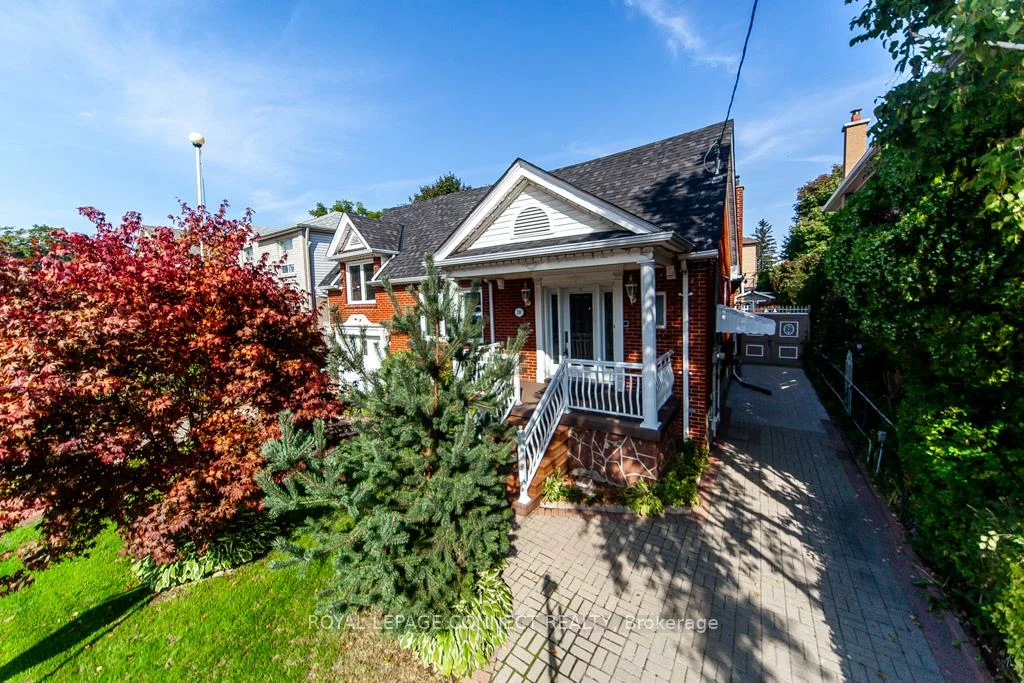 30, East, Rockcliffe-Smythe, Toronto