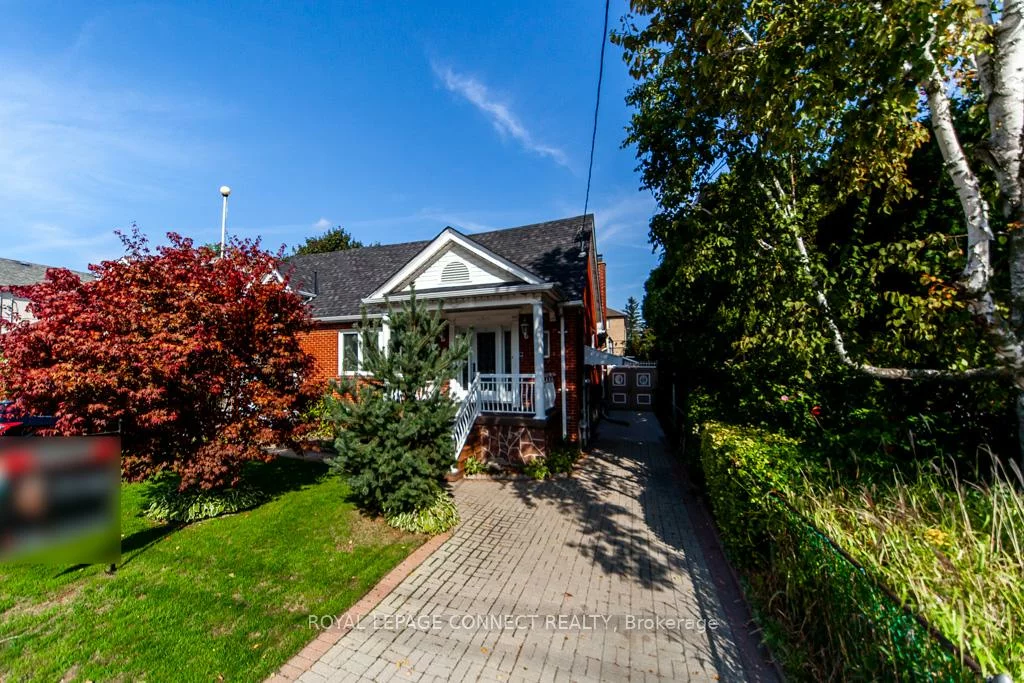 30, East, Rockcliffe-Smythe, Toronto