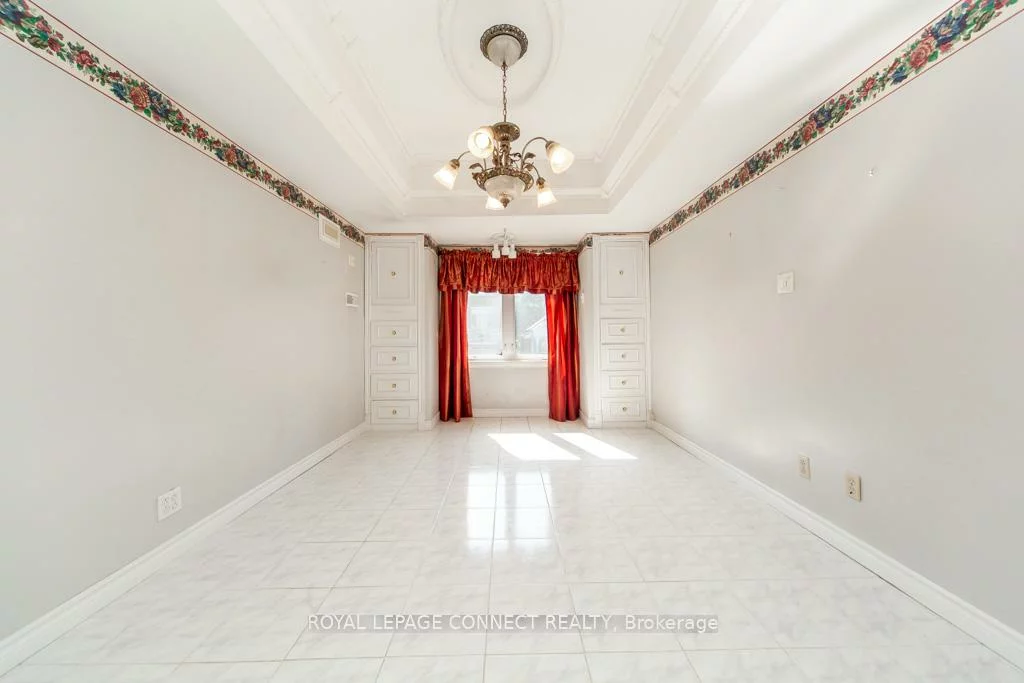 30, East, Rockcliffe-Smythe, Toronto