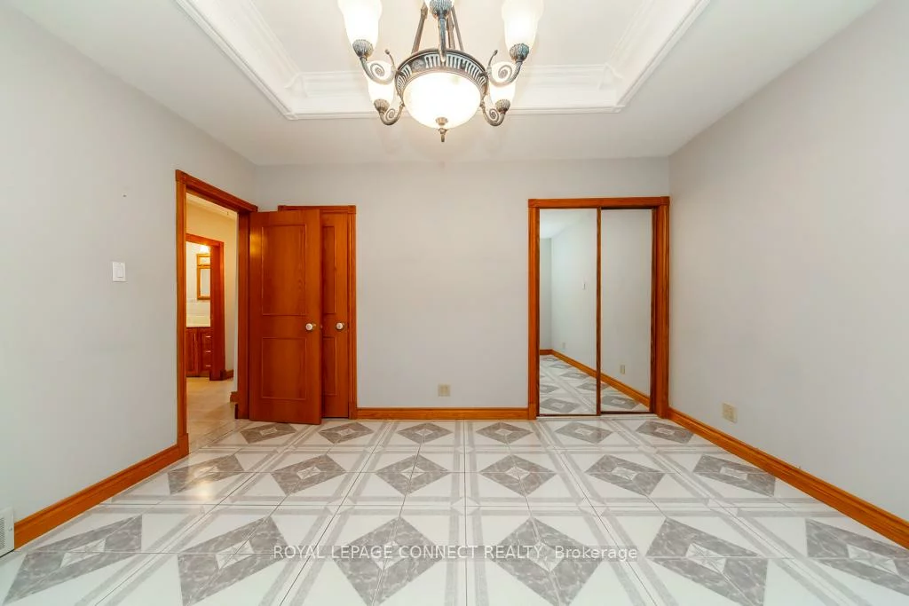 30, East, Rockcliffe-Smythe, Toronto