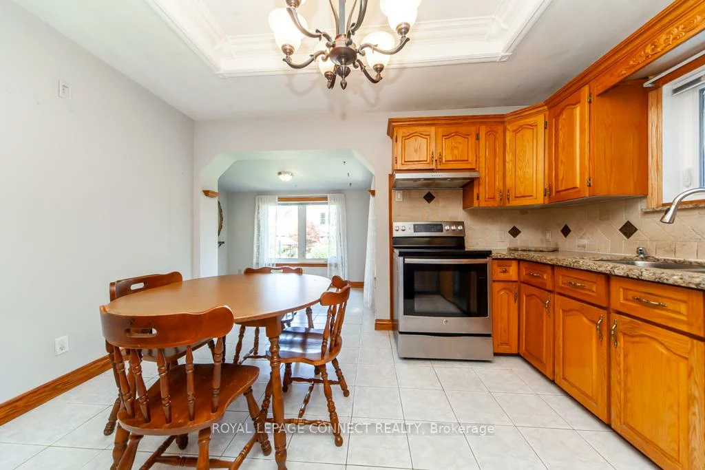 30, East, Rockcliffe-Smythe, Toronto