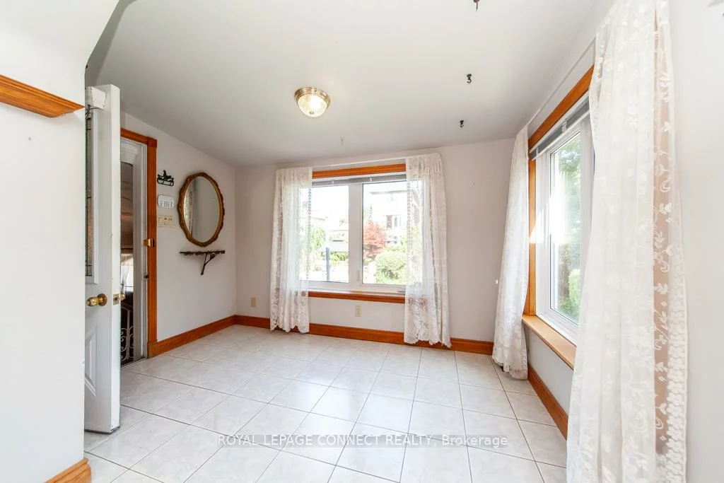 30, East, Rockcliffe-Smythe, Toronto