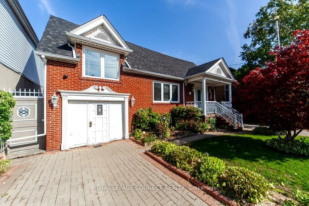 30, East, Rockcliffe-Smythe, Toronto