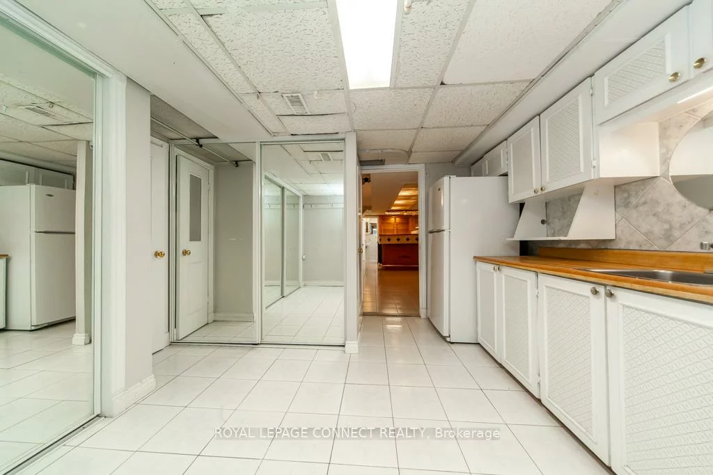 30, East, Rockcliffe-Smythe, Toronto