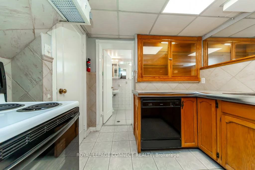 30, East, Rockcliffe-Smythe, Toronto
