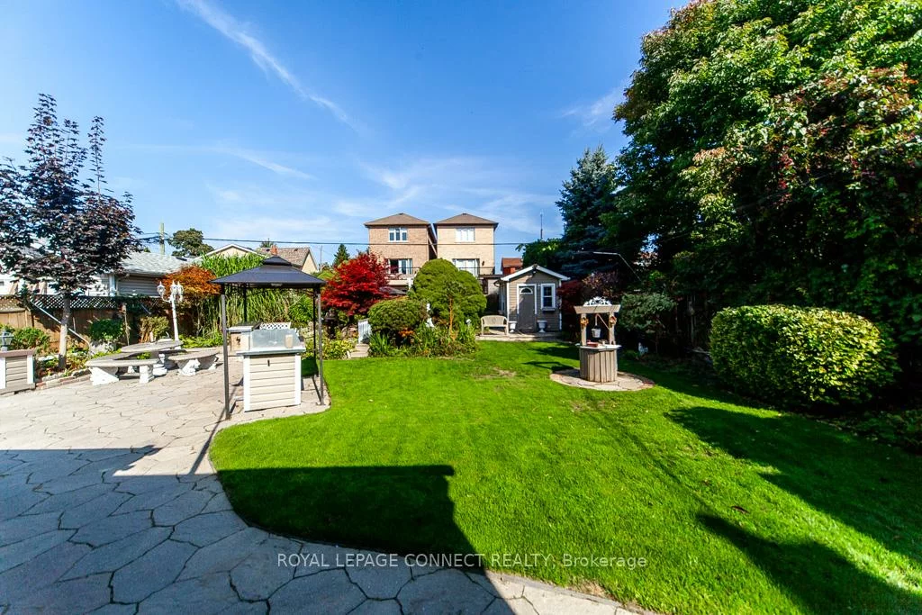 30, East, Rockcliffe-Smythe, Toronto