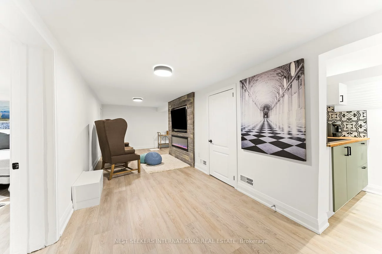 905, & 907 Glencairn, Yorkdale-Glen Park, Toronto