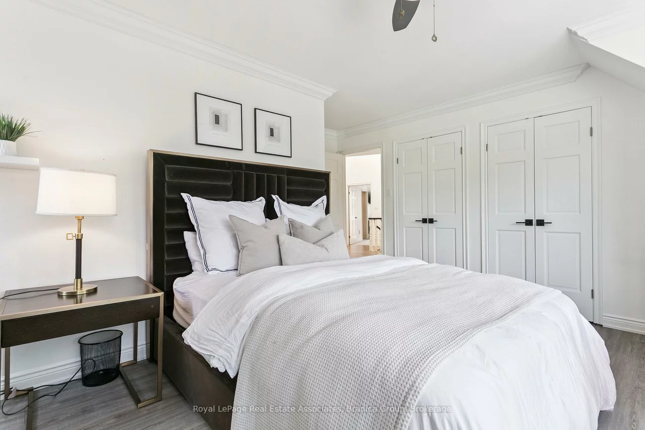 19, Lorraine, Islington-City Centre West, Toronto