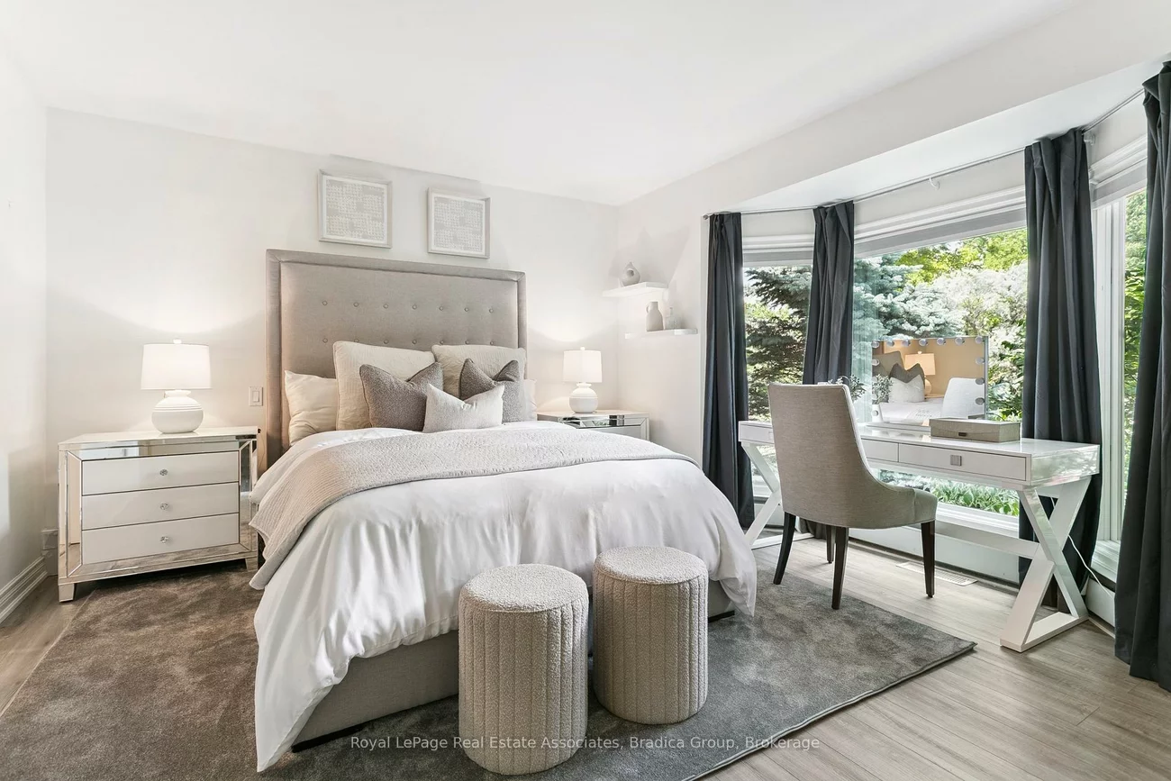 19, Lorraine, Islington-City Centre West, Toronto
