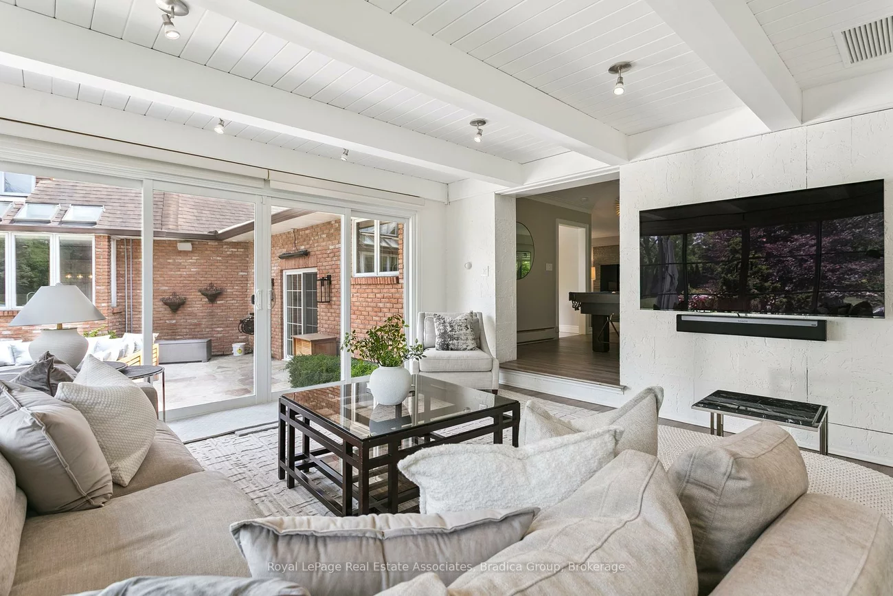 19, Lorraine, Islington-City Centre West, Toronto