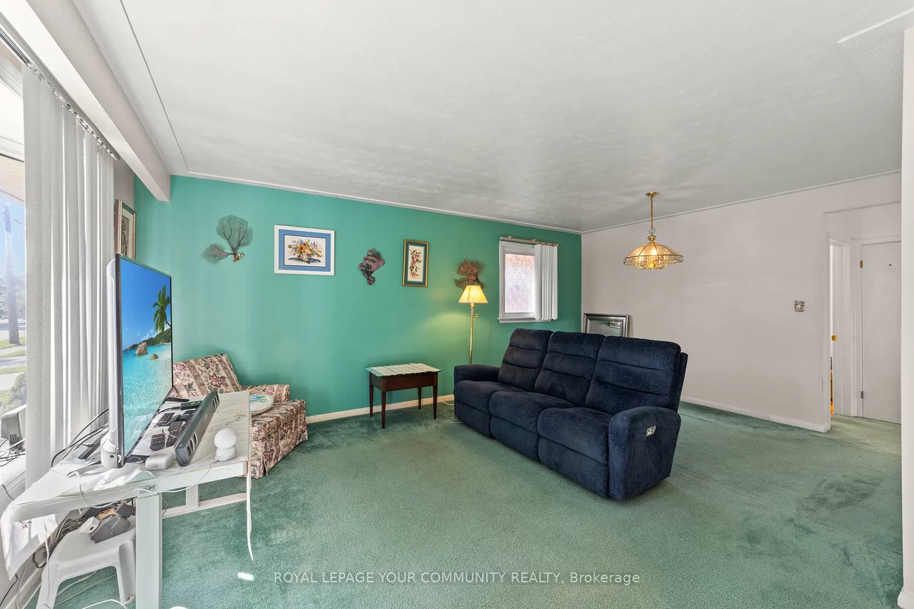 19, Archerhill, Eringate-Centennial-West Deane, Toronto