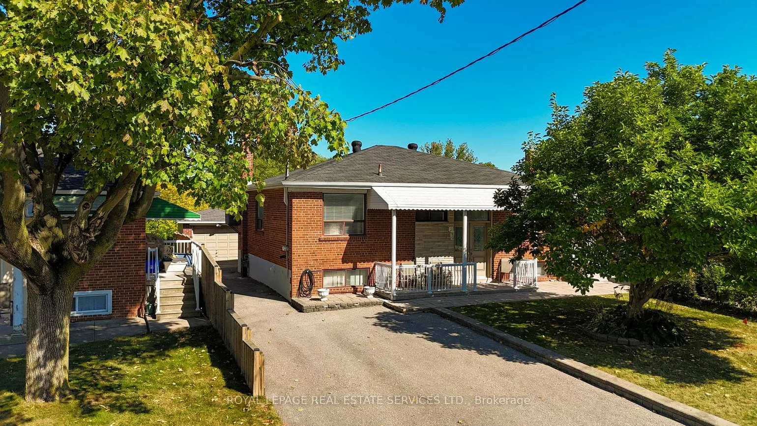 18, Langholm, Downsview-Roding-CFB, Toronto