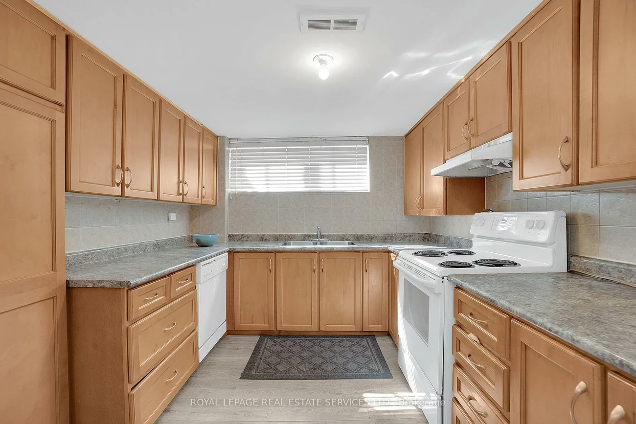 18, Langholm, Downsview-Roding-CFB, Toronto