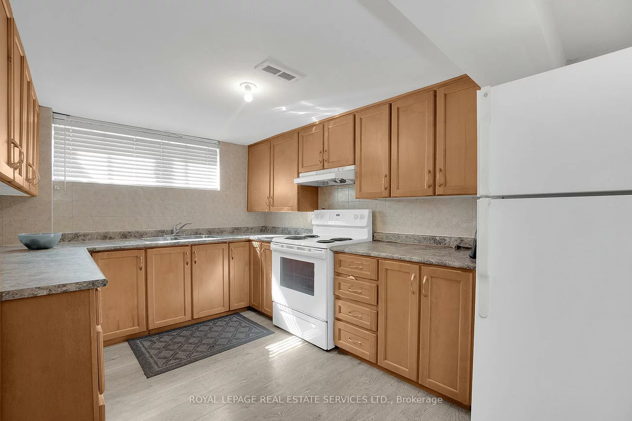 18, Langholm, Downsview-Roding-CFB, Toronto