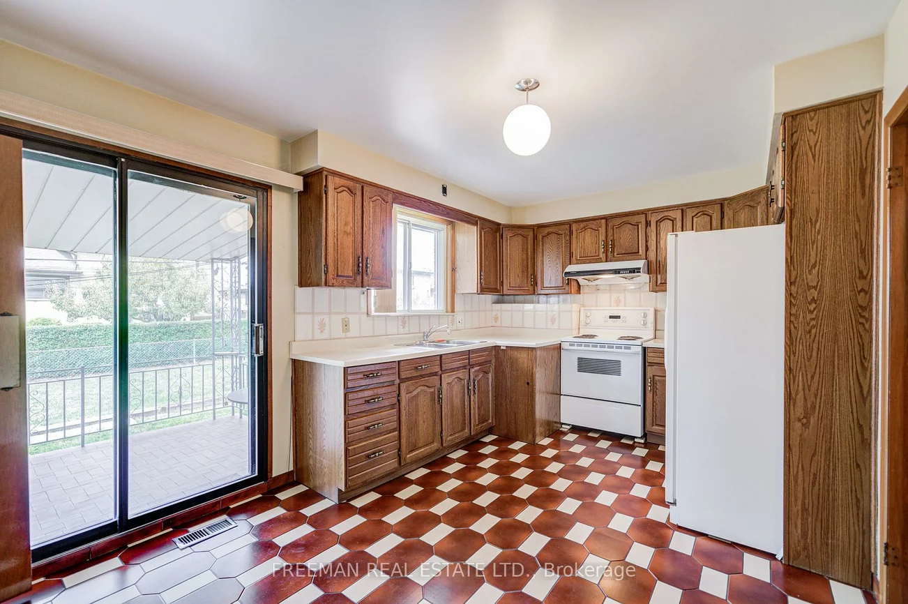 102, Hallsport, Downsview-Roding-CFB, Toronto