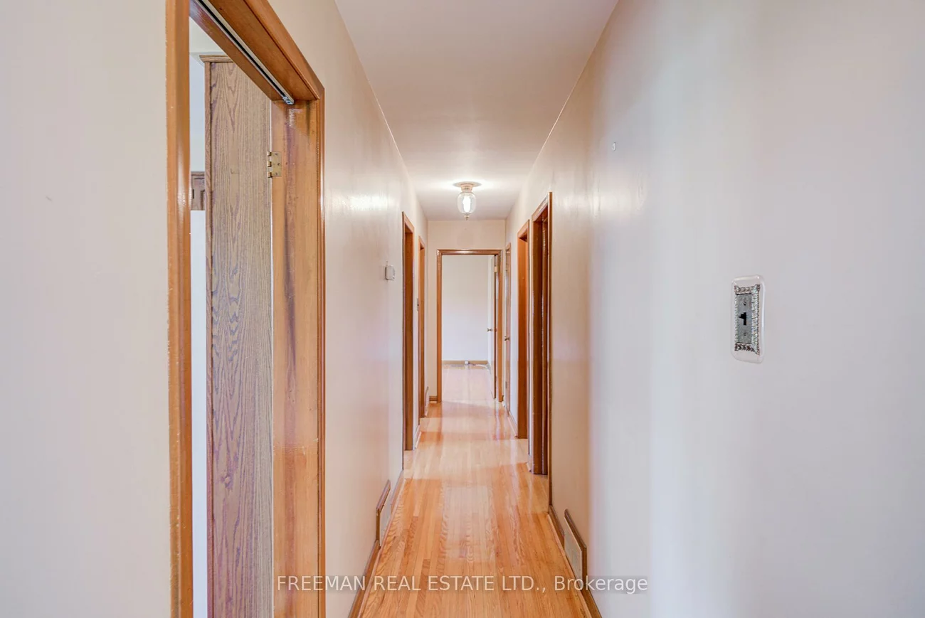 102, Hallsport, Downsview-Roding-CFB, Toronto