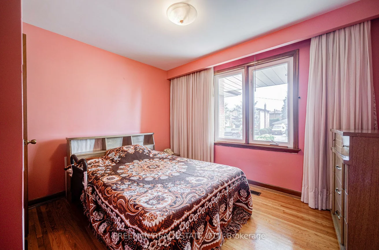 102, Hallsport, Downsview-Roding-CFB, Toronto