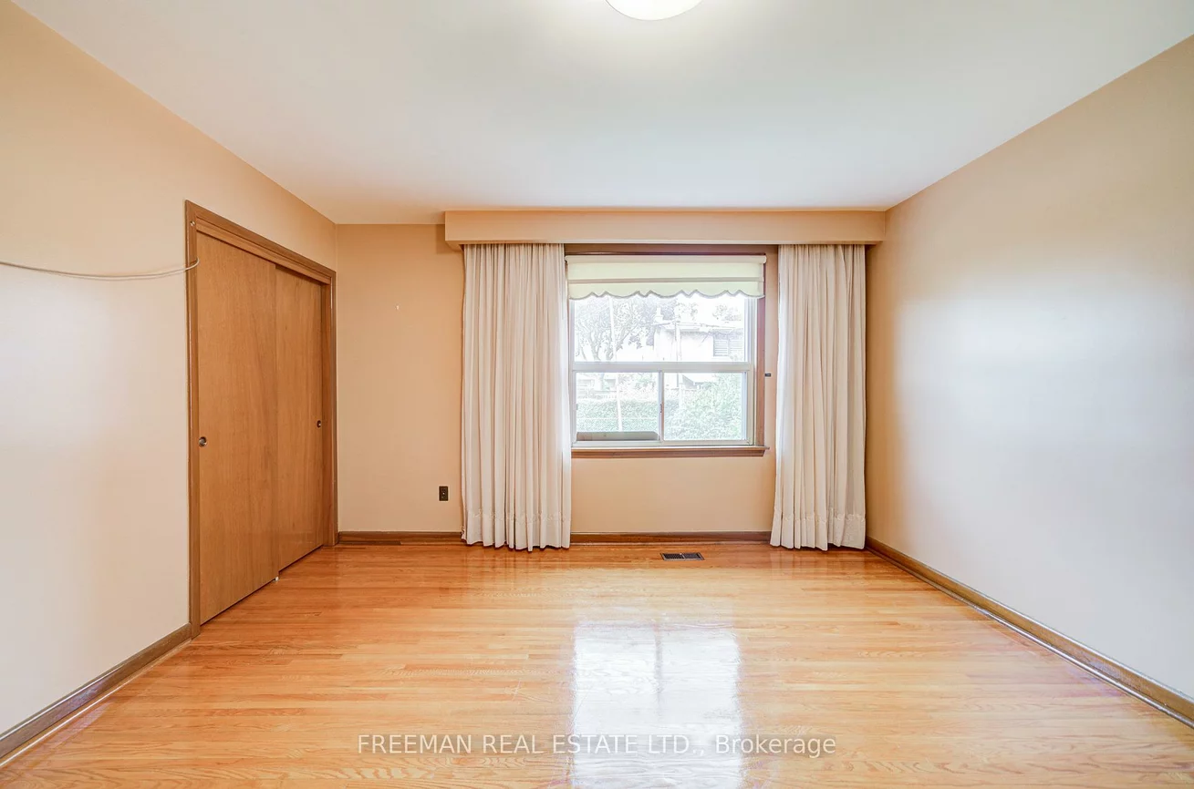 102, Hallsport, Downsview-Roding-CFB, Toronto