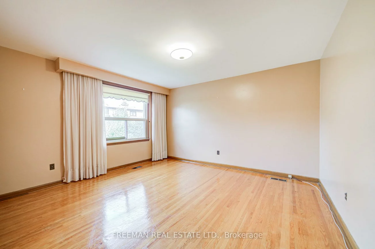 102, Hallsport, Downsview-Roding-CFB, Toronto