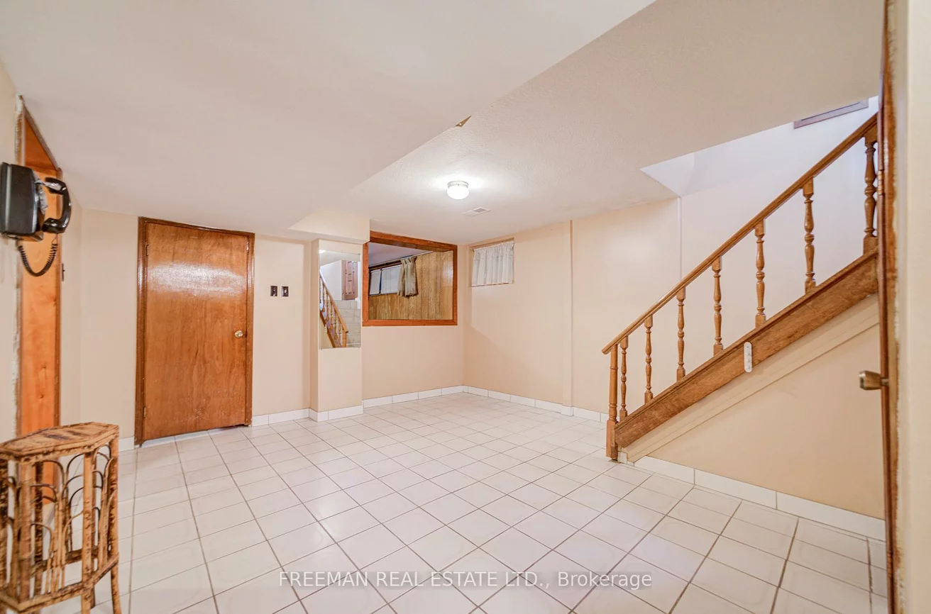 102, Hallsport, Downsview-Roding-CFB, Toronto