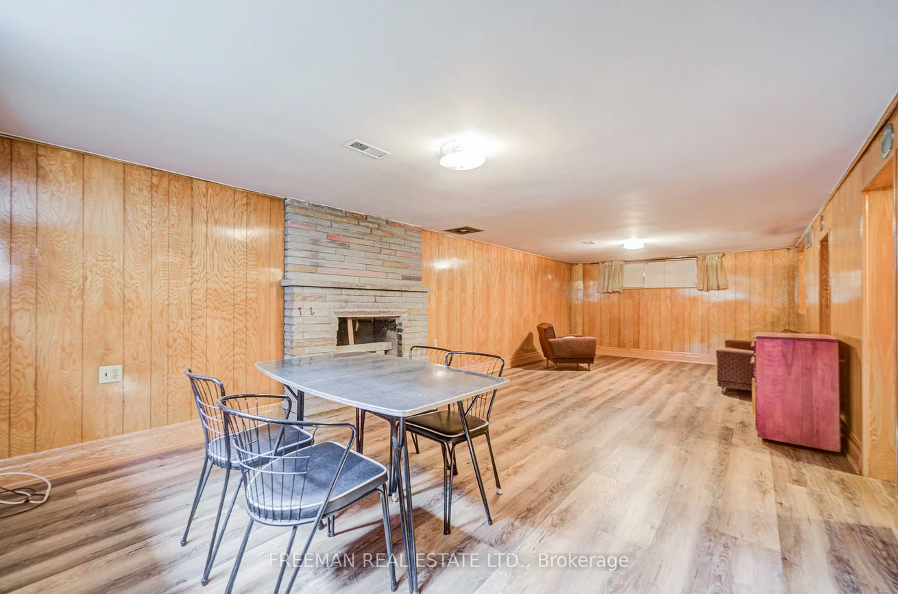 102, Hallsport, Downsview-Roding-CFB, Toronto