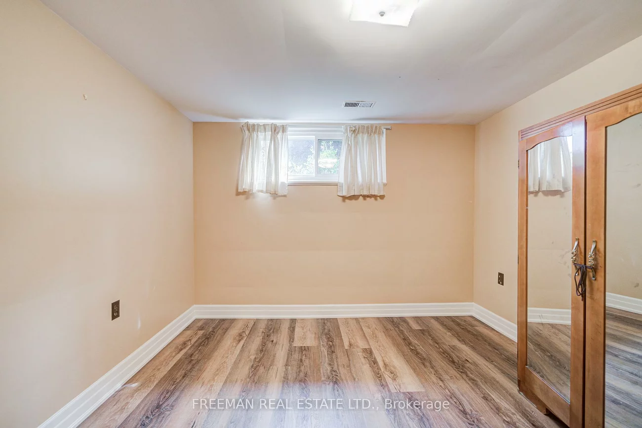 102, Hallsport, Downsview-Roding-CFB, Toronto