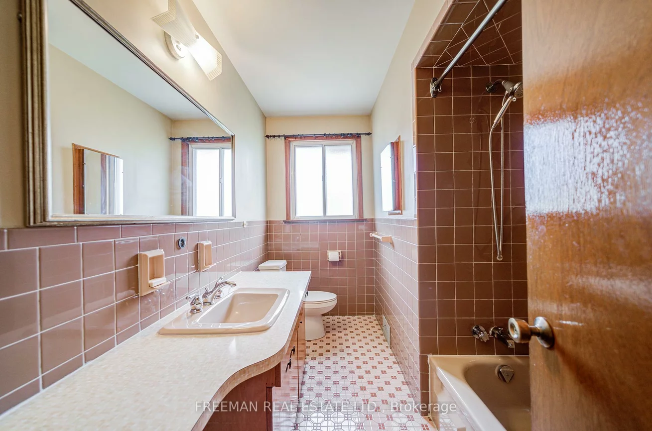 102, Hallsport, Downsview-Roding-CFB, Toronto