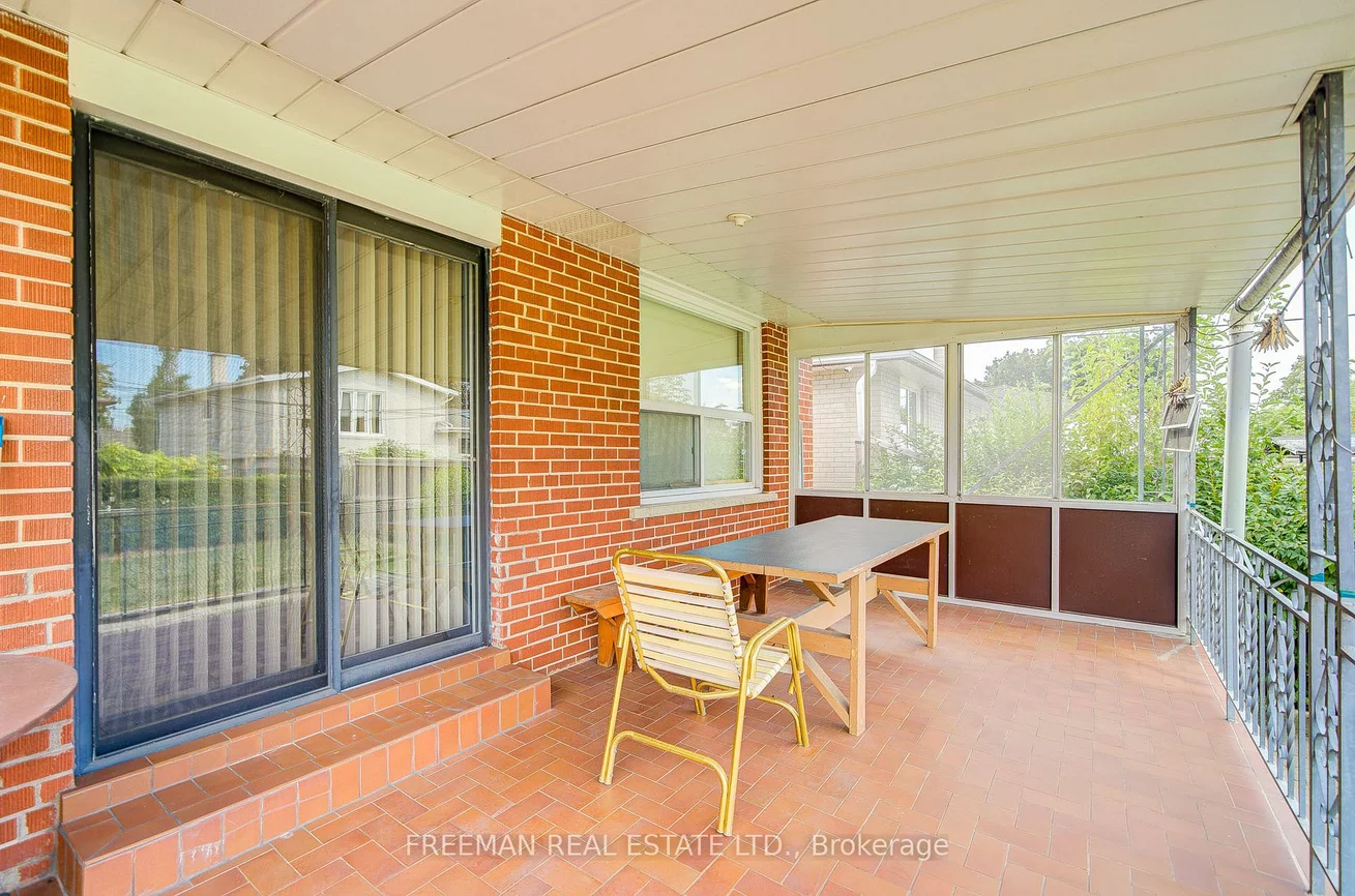 102, Hallsport, Downsview-Roding-CFB, Toronto