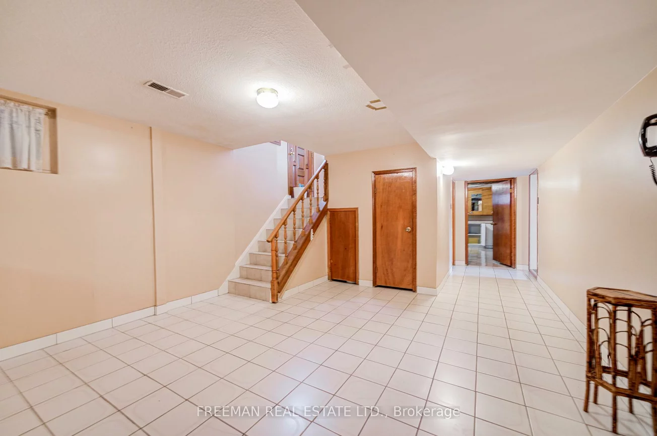 102, Hallsport, Downsview-Roding-CFB, Toronto