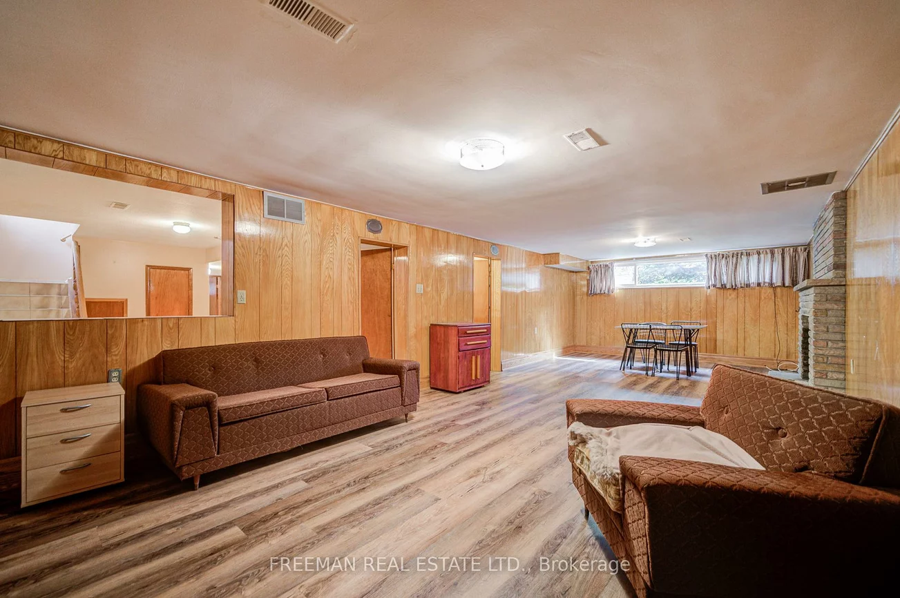 102, Hallsport, Downsview-Roding-CFB, Toronto