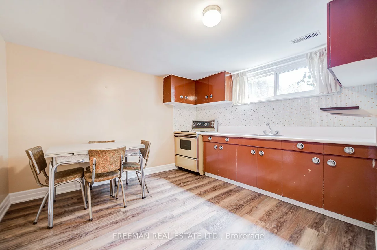 102, Hallsport, Downsview-Roding-CFB, Toronto