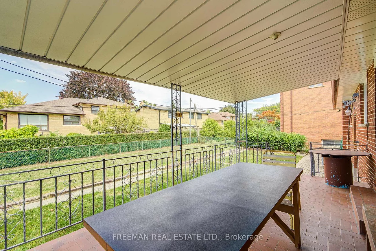 102, Hallsport, Downsview-Roding-CFB, Toronto