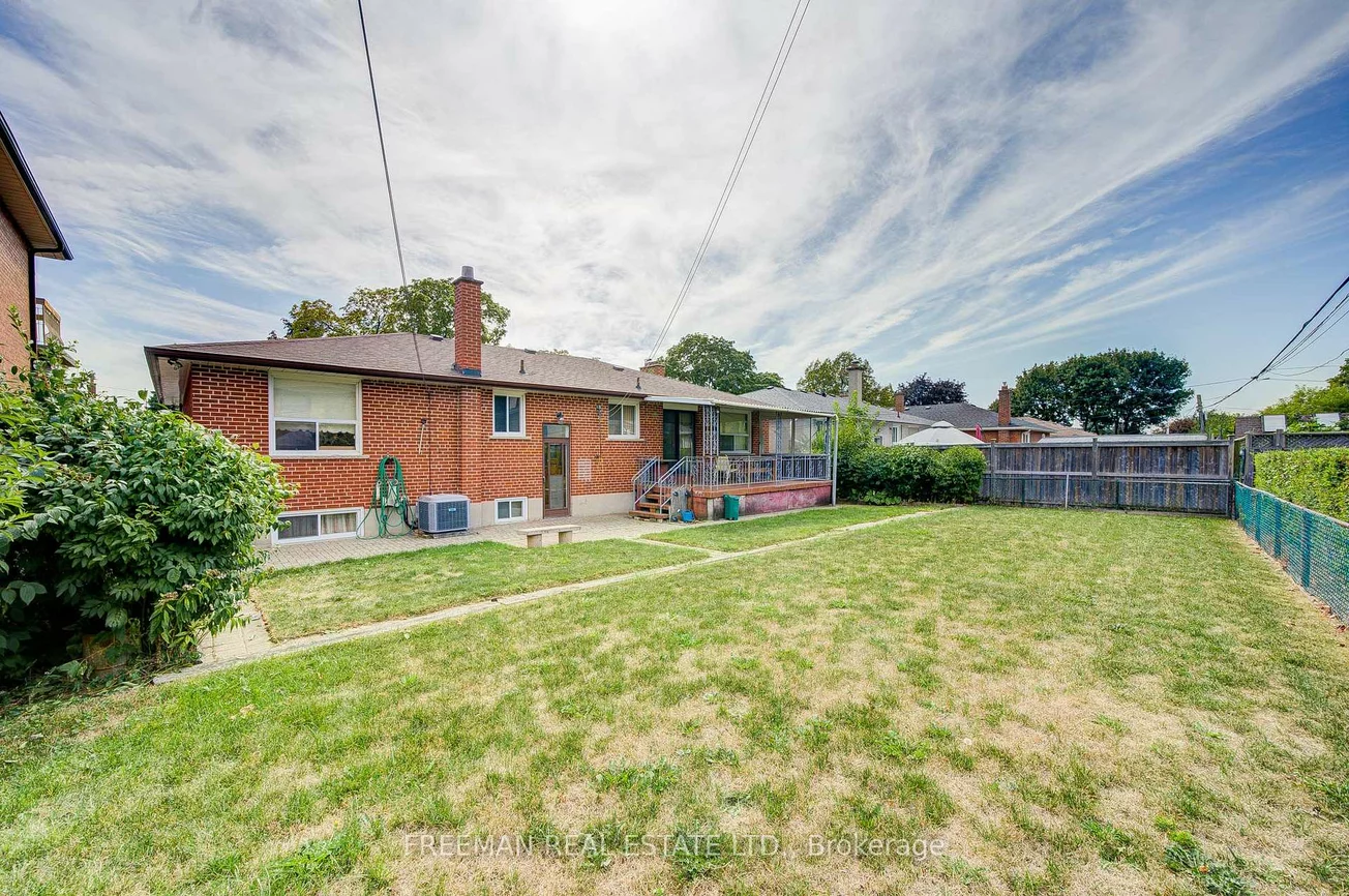 102, Hallsport, Downsview-Roding-CFB, Toronto