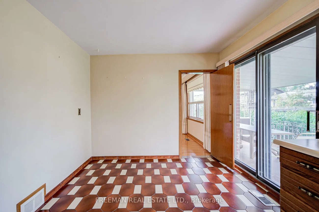 102, Hallsport, Downsview-Roding-CFB, Toronto