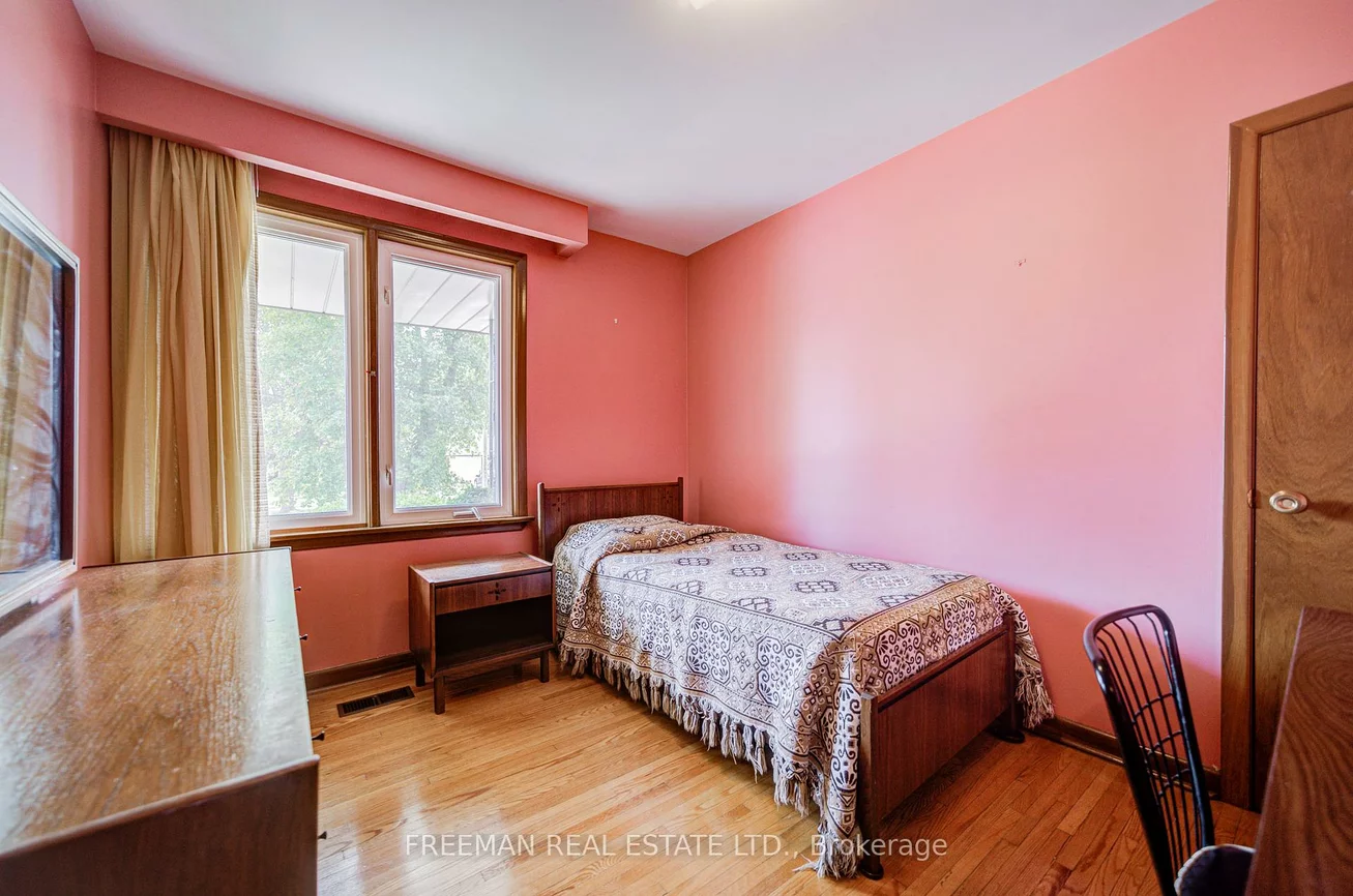 102, Hallsport, Downsview-Roding-CFB, Toronto