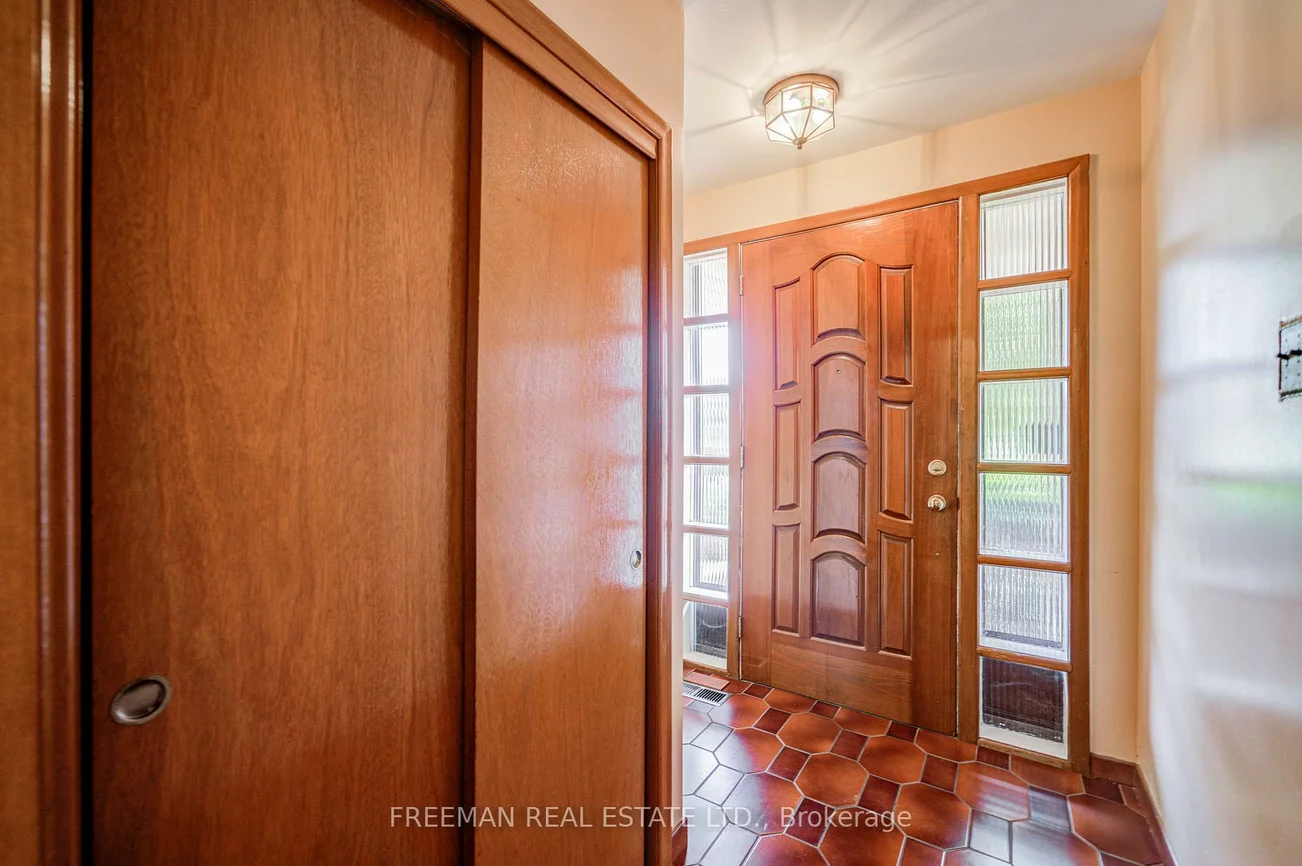 102, Hallsport, Downsview-Roding-CFB, Toronto