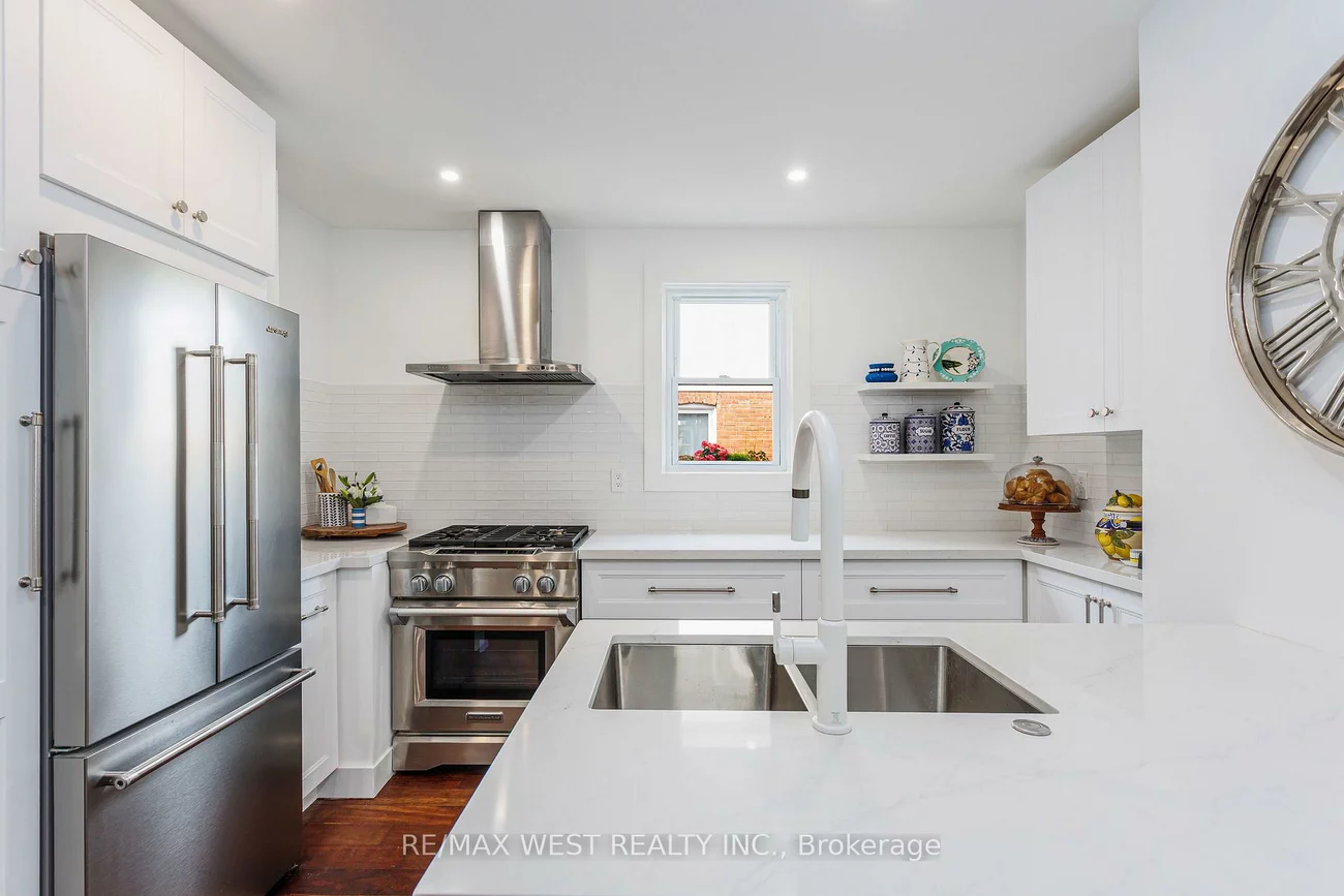 12, Brentwood, Stonegate-Queensway, Toronto